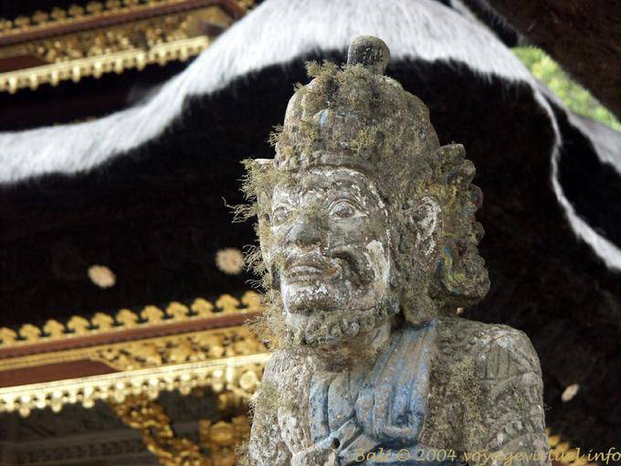 Statua completa di schiuma Kehen - Bali