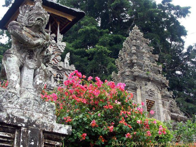 Tempio visto dal basso, Kehen - Bali