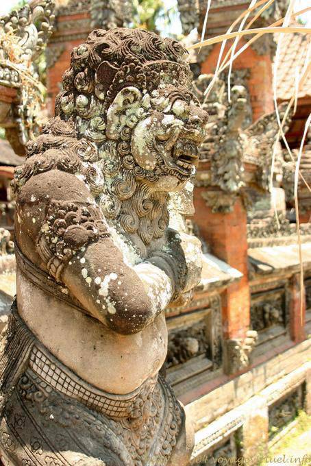 Figura dio mostruoso, Tempio Kengetan - Bali