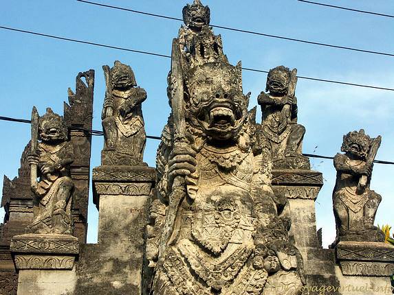 Figure Ramayana Maduwe Karang - Bali