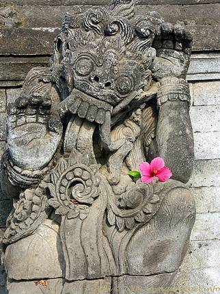 Mostro pietra ornato Maduwe Karang - Bali