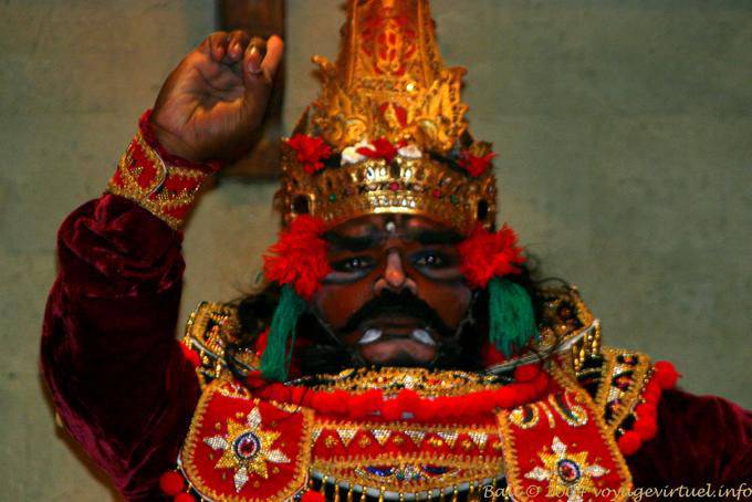 Figura mitica in una performance di danza balinese, Ramayana Nusa Dua - Bali