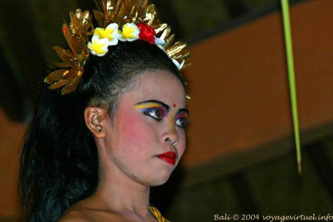 Cielo colori arcobaleno sul viso, Ramayana danza - Bali