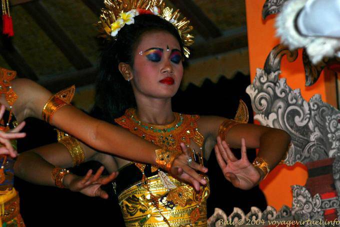Danzatrice con gli occhi chiusi, Ramayana danza - Bali