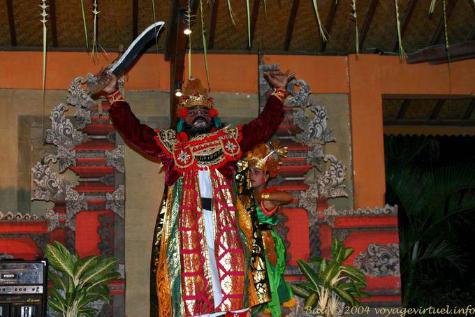 Dancer in possesso di un Kriss, danza Ramayana Nusa Dua - Bali