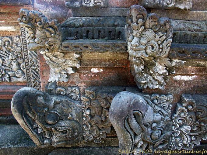 Scolpito tempio dettaglio Tirta Empul ingresso - Bali