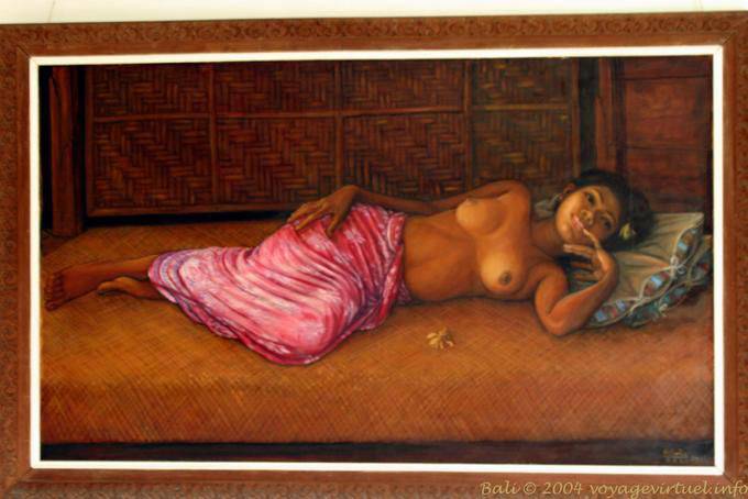 Donna sdraiata, tavolo, Ubud - Bali
