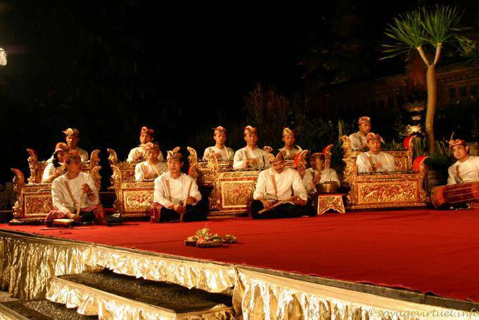 Orchestra Gamelan Bali, Barong danza - Bali
