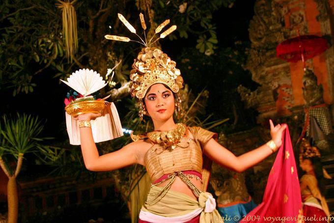 Dancer indossa una TV, Barong danza - Bali