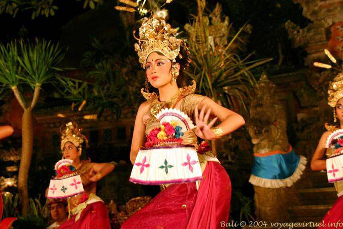 Ballerino Charme incoronato Barong Danza - Bali