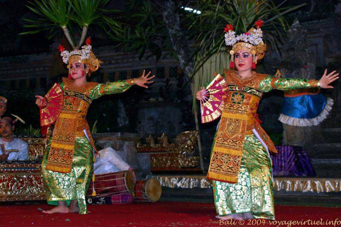 Costumi e tifosi, Barong danza - Bali