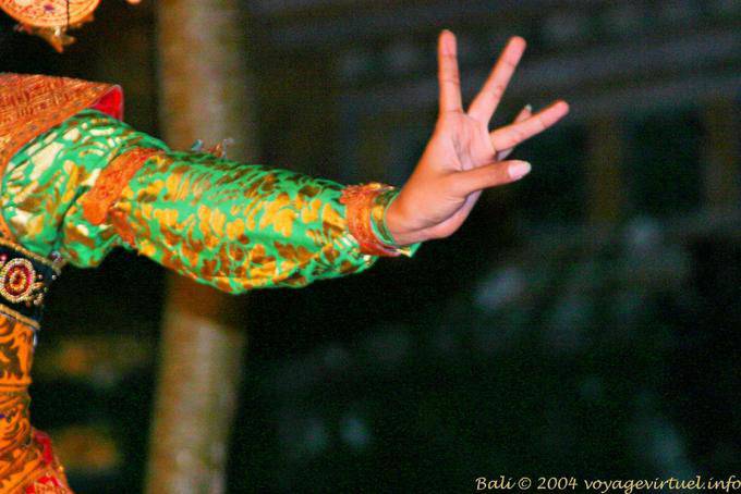 Dita dancer Barong danza - Bali