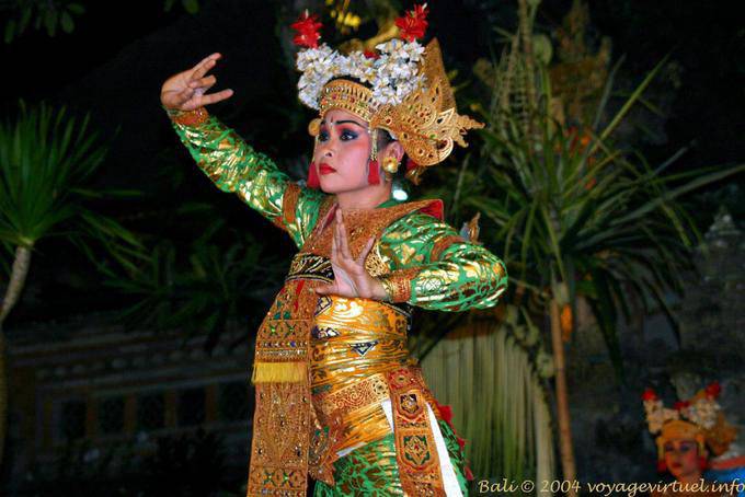 Legong dancer, Ubud, Barong Danza - Bali