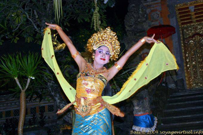 Un posture Legong ballo, Ubud - Bali