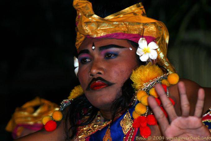 Maschio bellezza, Ubud Barong - Bali
