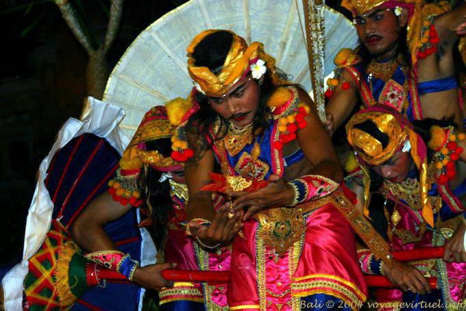 Ombrelli per la danza maschile, Ubud Barong danza - Bali
