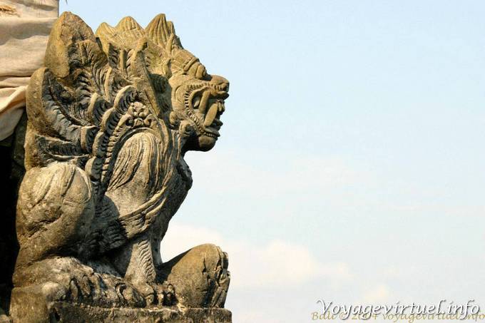 Statua con lunghi denti Uluwatu - Bali