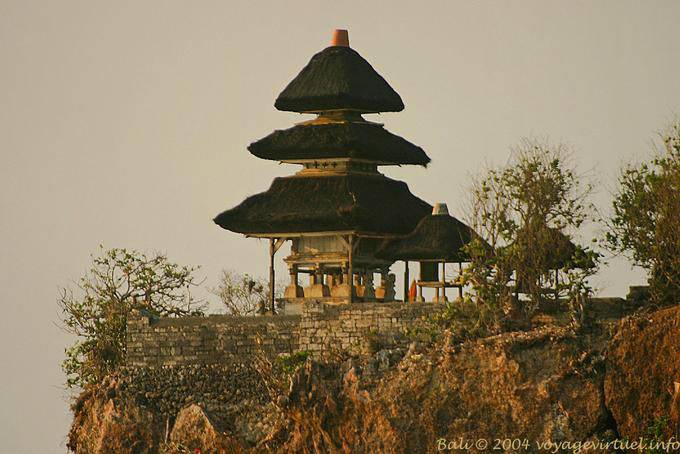 A bordo della scogliera, Pura Uluwatu Luhu - Bali