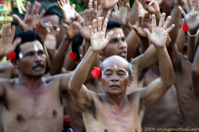 Coro punteggiando Trance Dance Kecak Uluwatu - Bali