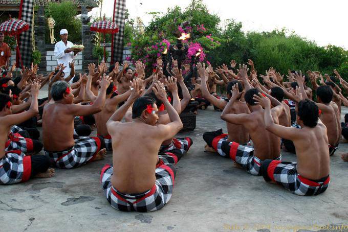 Percussione Vocal Balinese Kecak Uluwatu - Bali