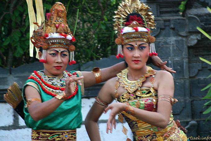 Le espressioni facciali dei ballerini, Kecak danza al Uluwatu - Bali
