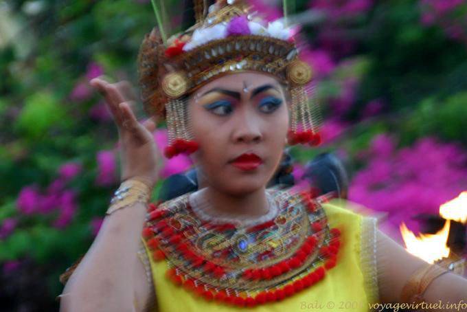Immagine danza movimento in Uluwatu - Bali