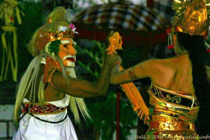 Topeng, teatro ballato e maschera, Kecak danza al Uluwatu - Bali