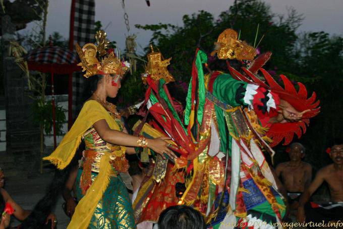Magia di colori, danza Kecak Uluwatu - Bali
