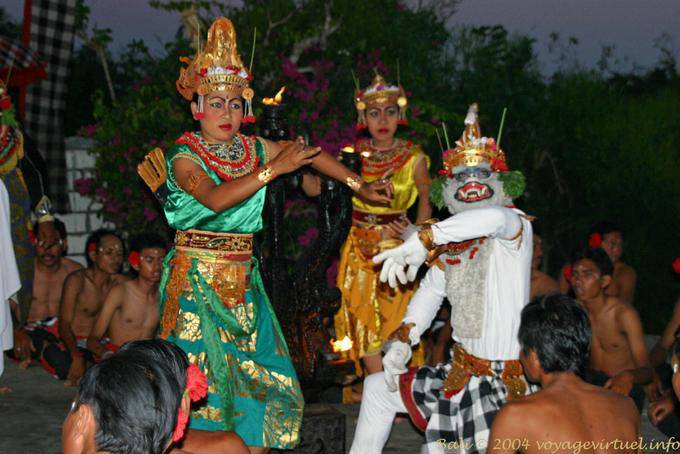 Hanoman, il potente scimmia bianca, Kecak danza al Uluwatu - Bali
