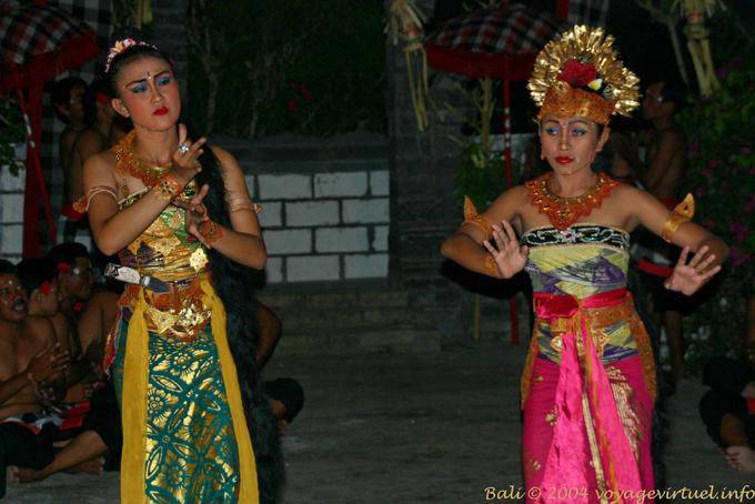 Sita sotto la protezione di Laksamana, Kecak danza al Uluwatu - Bali