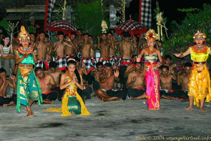 Cacofonia di Chak-Achak-Achak, Kecak danza al Uluwatu - Bali