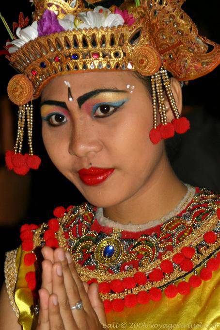 Sorridente Ritratto Uluwatu Kecak danza balinese - Bali