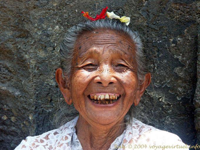 Ridere nonna, Yeh Puluh - Bali