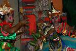 Rama e il suo arco affontant Valin usurpatore, danza Ramayana Nusa Dua, Bali.