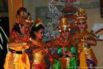Amazzoni, tiro con l'arco, danza Ramayana Nusa Dua, Bali.