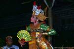 Profilo e delle dita dei movimenti, spettacolo di danza balinese, Bali.