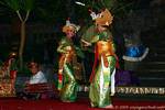 Faccia a faccia femmina, Barong danza, Bali.