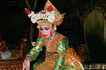 Un'altra vista di una ballerina Legong, Ubud, Bali.