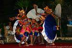 Ballando con Giganti tifosi, Ubud Barong danza, Bali.