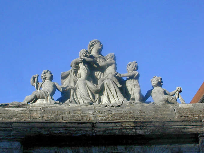 Besançon, statue sul all'ingresso dell'hotel Goudimel - Francia