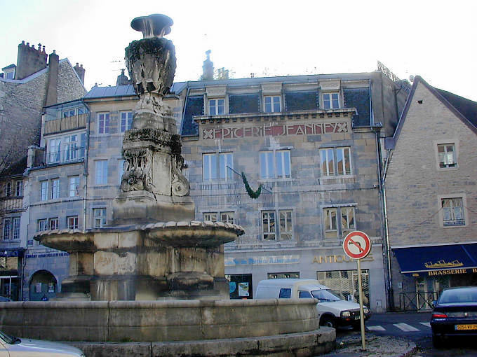 Fontana di Piazza del Mercato o la rivoluzione, Besançon - Francia