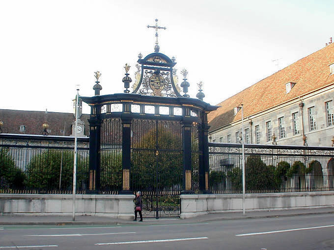 Besançon, Hôpital Saint Jacques, portale principale - Francia