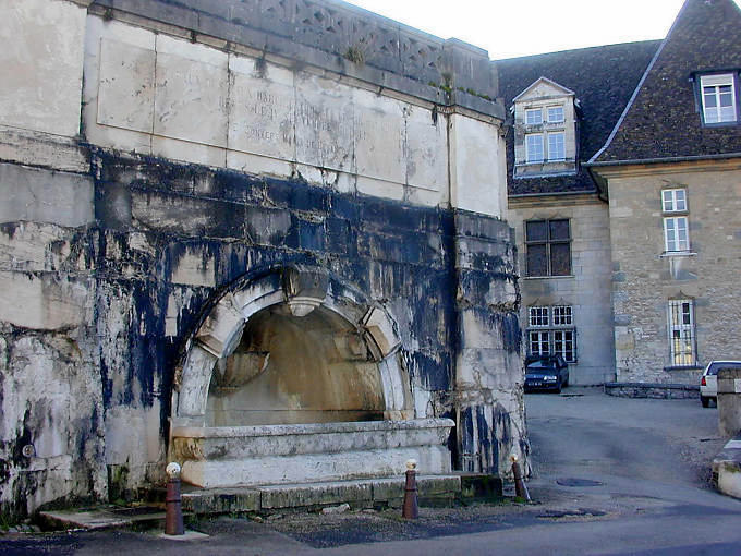 Besançon, fontana di acqua Arcier Rue du Palais - Francia