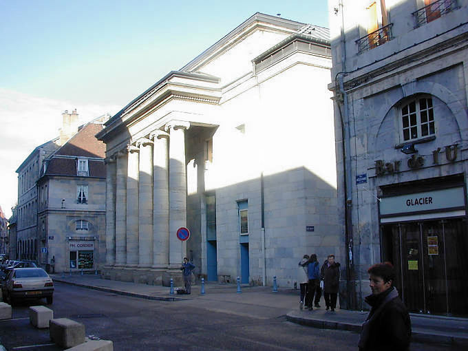 Besançon, Teatro e Bar U - Francia