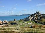Louannec in lontananza, vista da un sentiero che costeggia la Gran Bretagna, Francia.