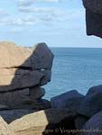 Rocce di forma Curiosamente sulla Costa di Granito Rosa, Perros Guirec, Bretagna, Francia.
