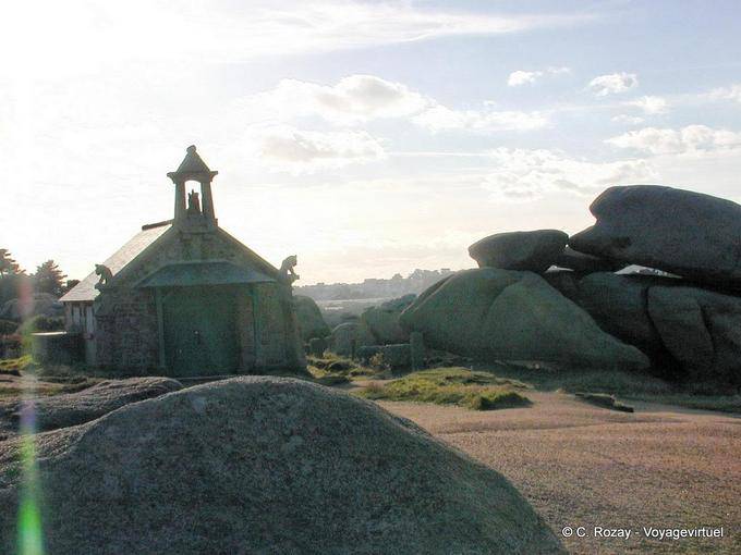 Un'altra vista della casa con doccioni, Ploumanac'h, Bretagna - Francia