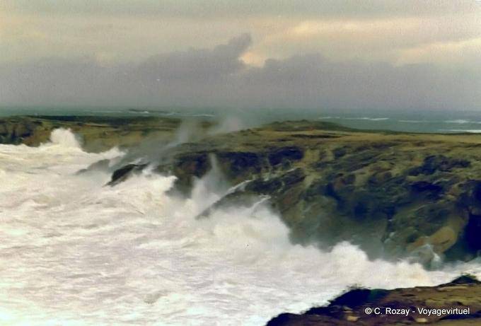 Tempesta sulla costa selvaggia di Quiberon, in Bretagna - Francia