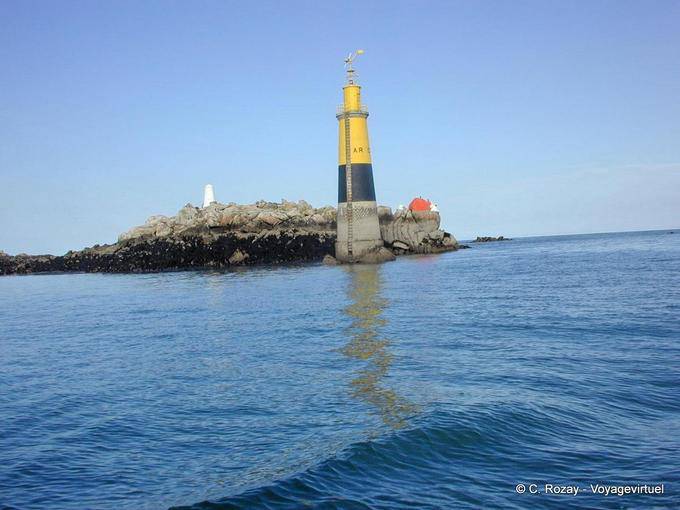 Faro faro sull 'isola della baia di Morlaix, in Bretagna - Francia