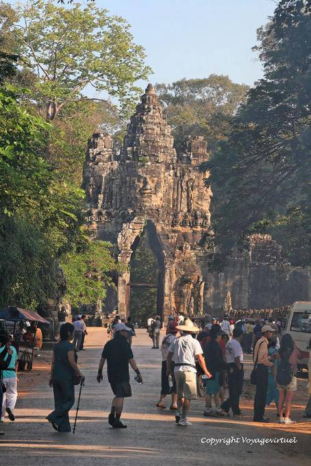 Porta Sud di Angkor Thom vista esterna della città, Angkor, Cambogia